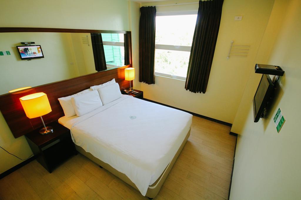 Go Hotels Bacolod Exterior foto