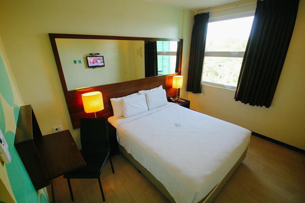 Go Hotels Bacolod Exterior foto