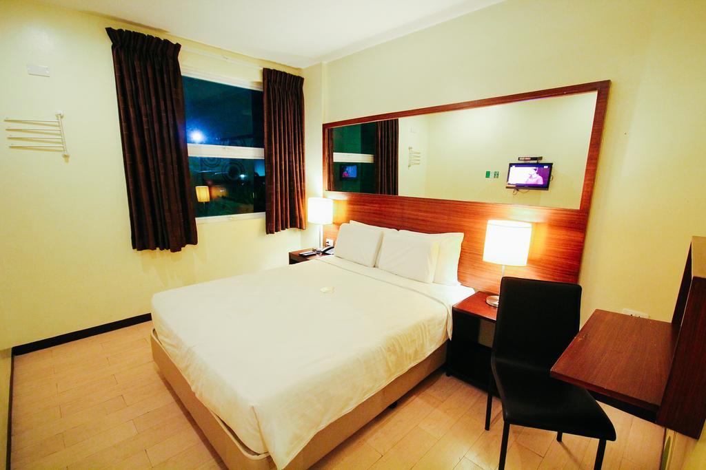 Go Hotels Bacolod Exterior foto