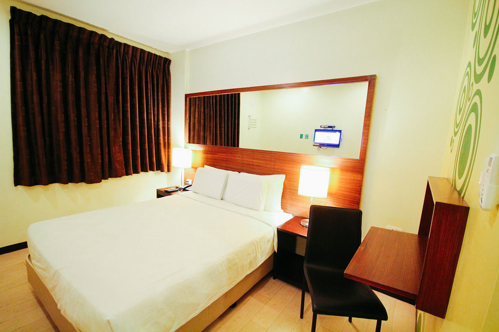 Go Hotels Bacolod Exterior foto